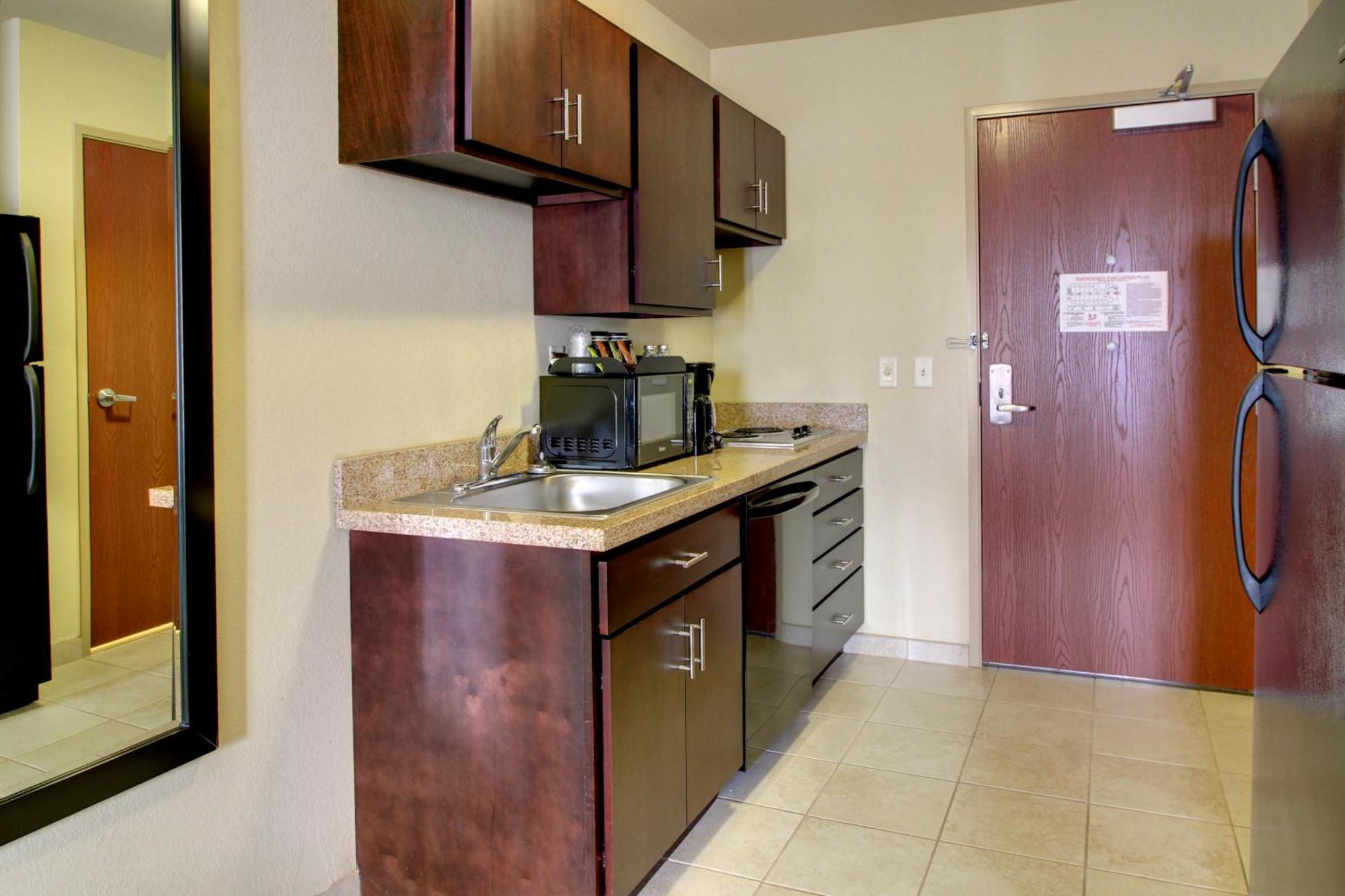 Cobblestone Hotel & Suites - Beulah Bilik gambar